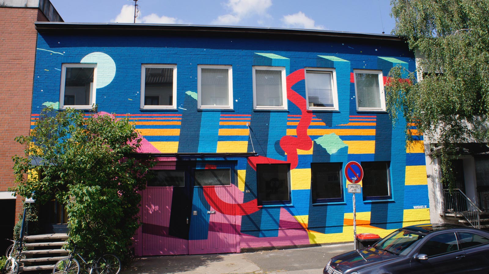 Bunte Fassadengestaltung – abstrakte Kunst in Hamburg