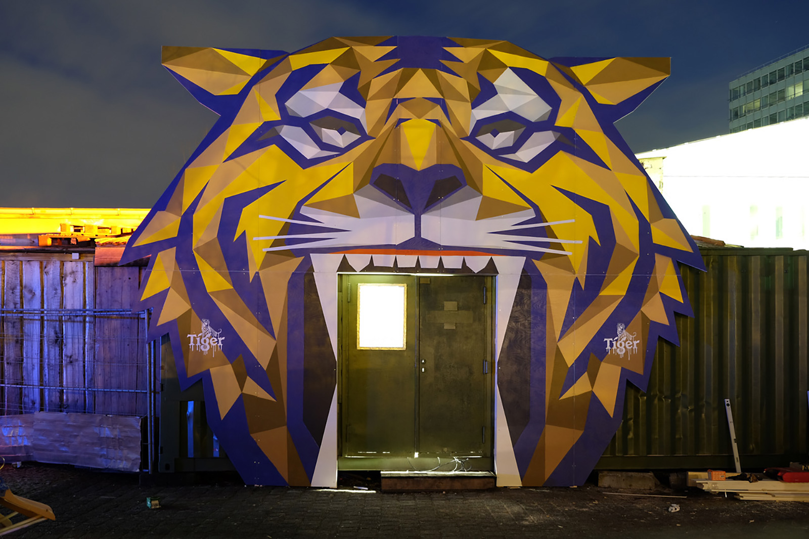 Tiger Bild Wandgestaltung polygon club eingang hamburg berlin